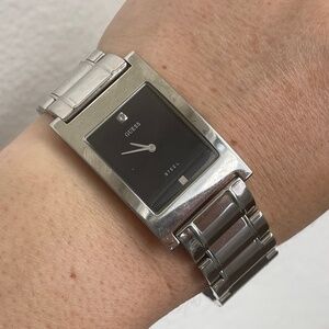 Guess Unisex wristwatch model G95183G Black dial with silver tone case  Working